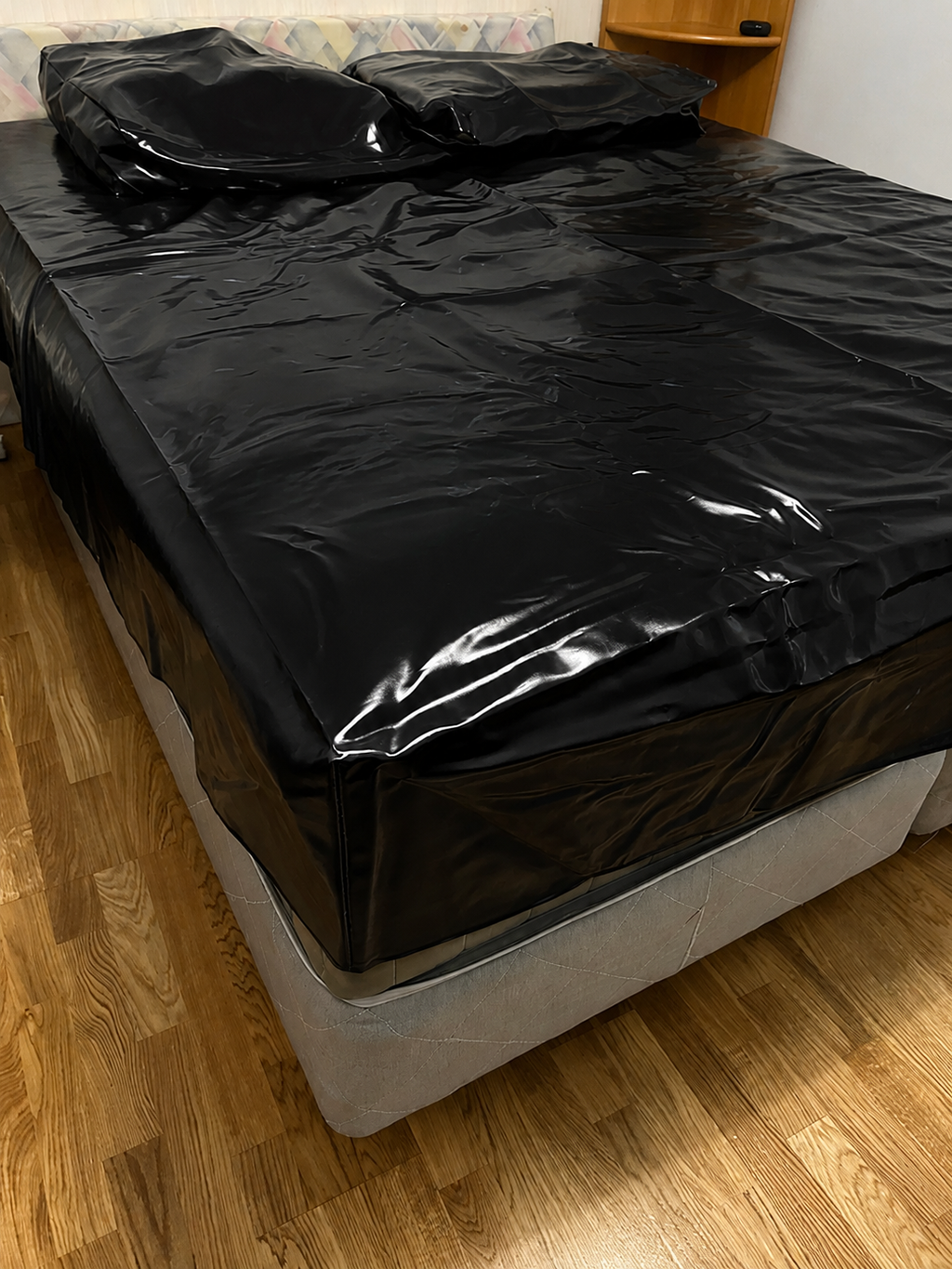 Glossy Bedding Set with Pillow Covers