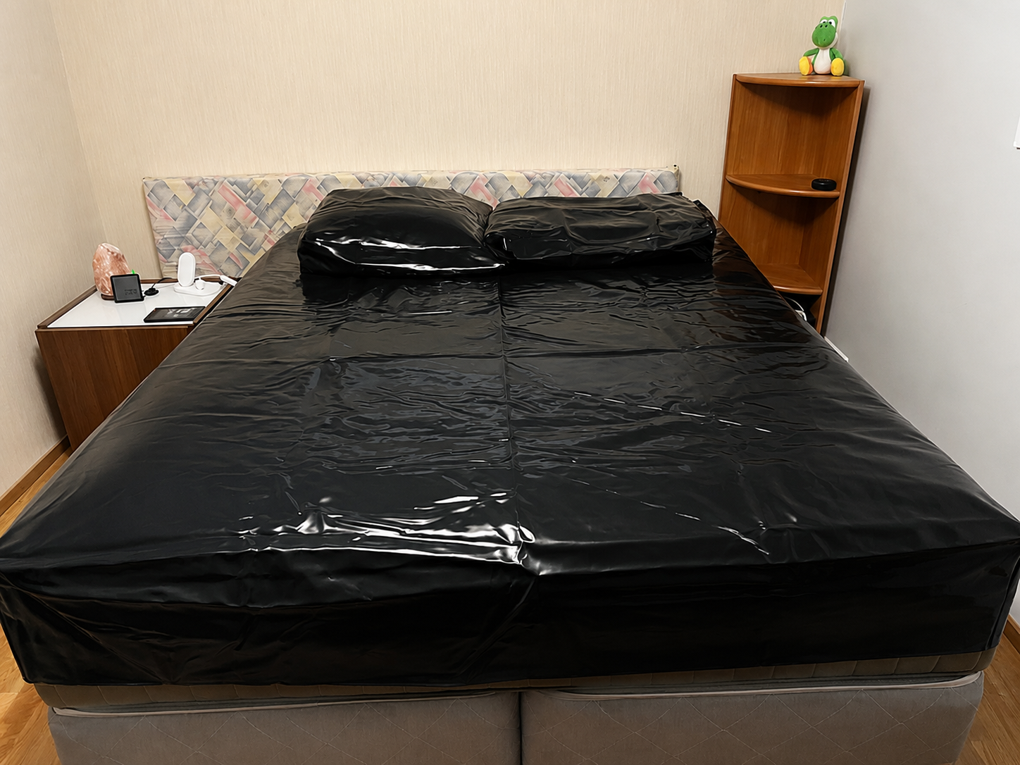 Glossy Bedding Set with Pillow Covers