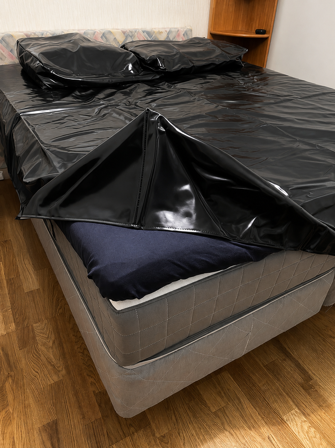 Glossy Bedding Set with Pillow Covers