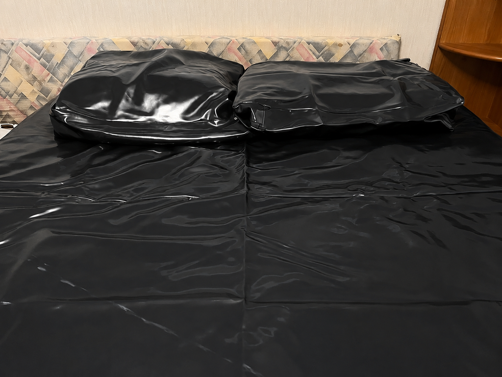 Glossy Bedding Set with Pillow Covers